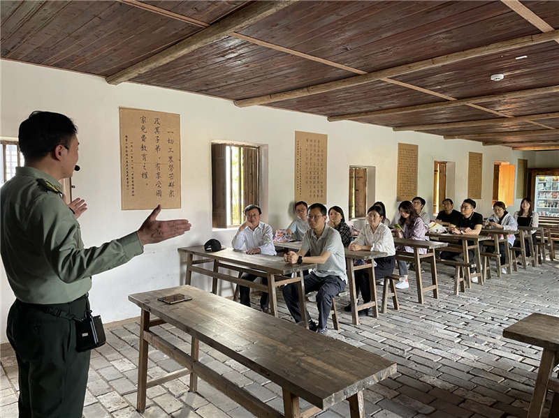 现场授课：《红井思源》.jpg