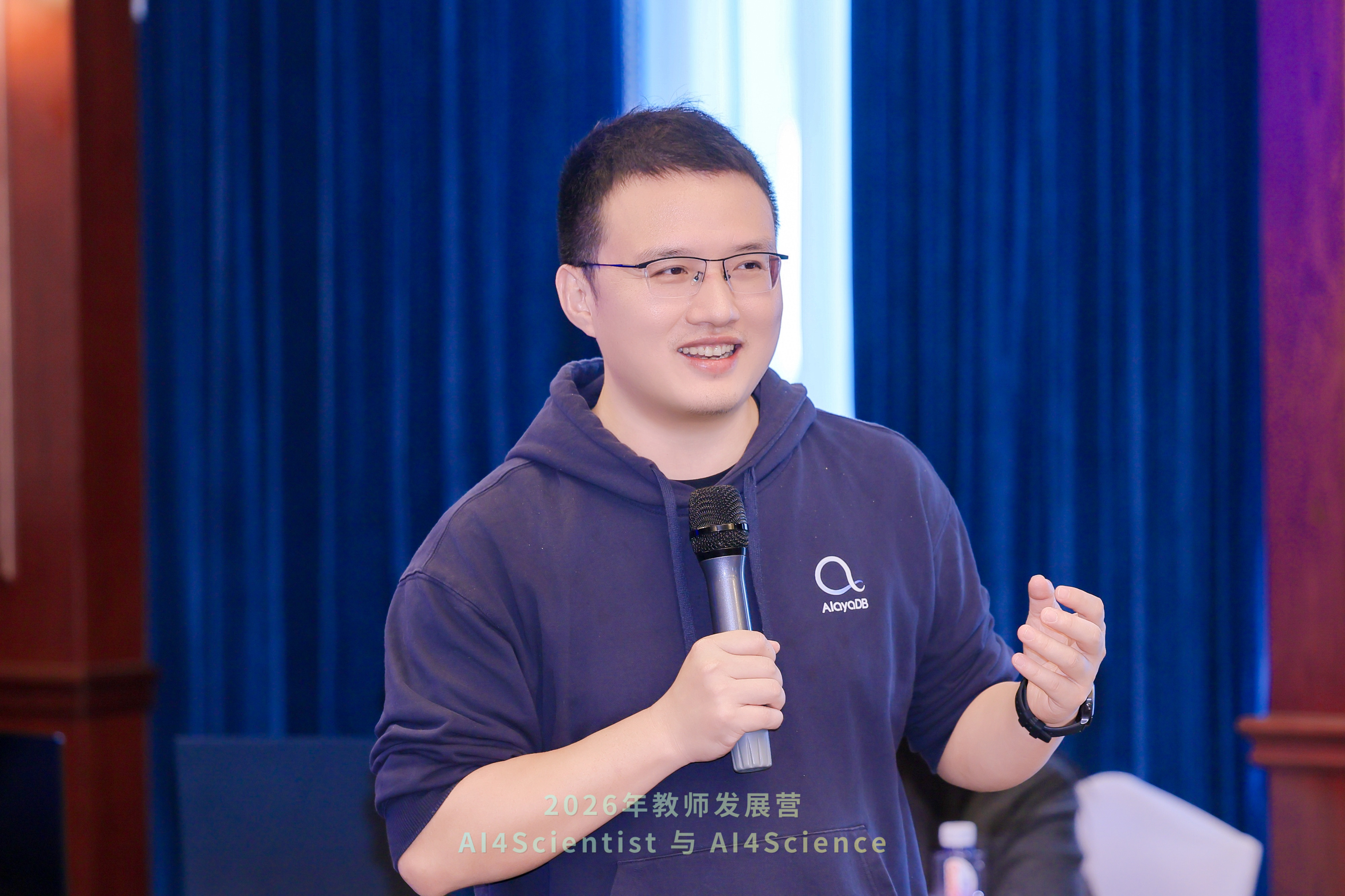 8. 唐博教授在闭幕式上致辞.JPG